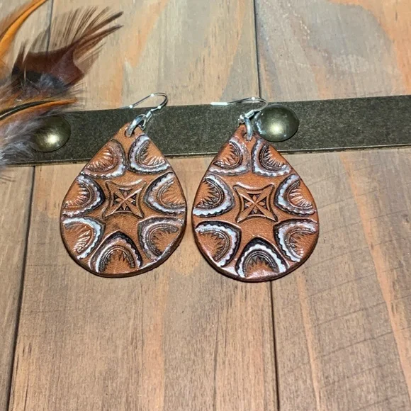 Tooled and antiqued, silver and brown tear drop earrings - Picture 5 of 7